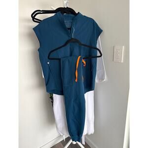 FIGS Scrub set - Rafaela Oversized Top & High-waisted Zamora Joggers